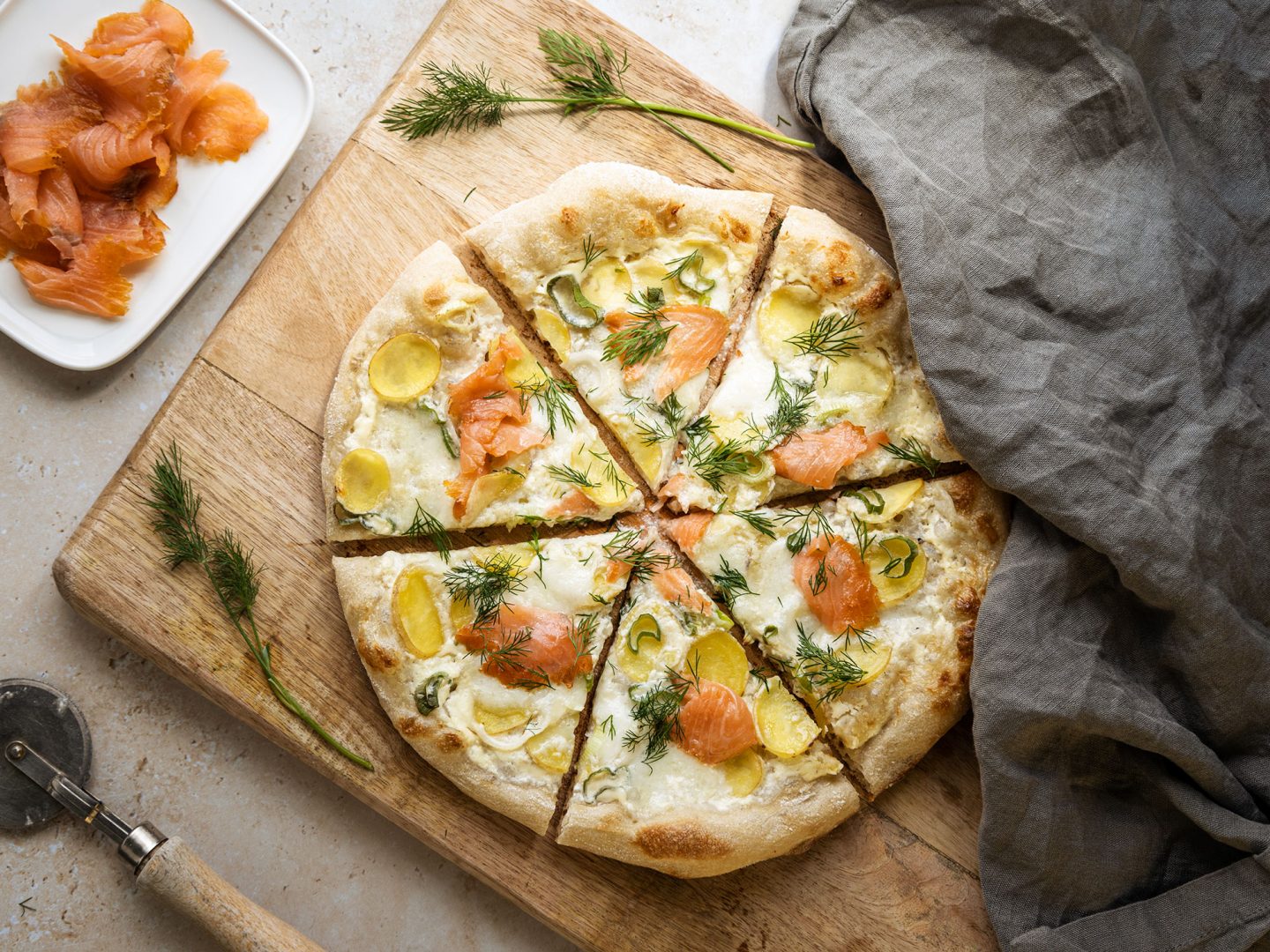 Pizza grillissä Peruna kylmäsavulohi